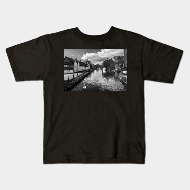 Tranquil Reflections of Newburys Weavers Cottages Kids T-Shirt by IanWL